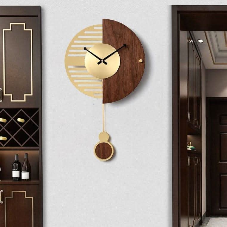 CHANCELLE Pendeluhr Halbmond-Design Holz Bambus Raum Eleganz Charme