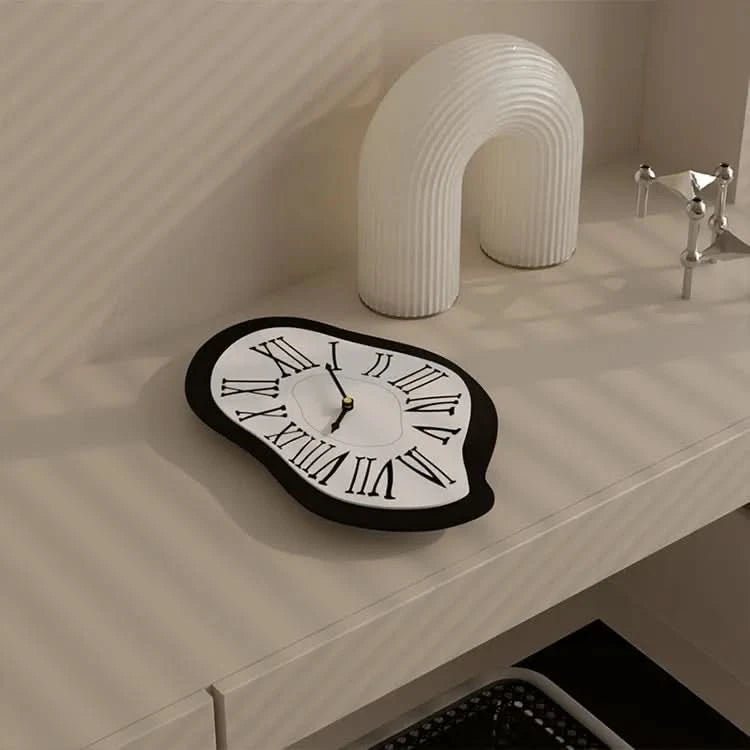 Zeitmesser Wanduhr Kunstwerk Inspiriert Von Dalí Traumhaft