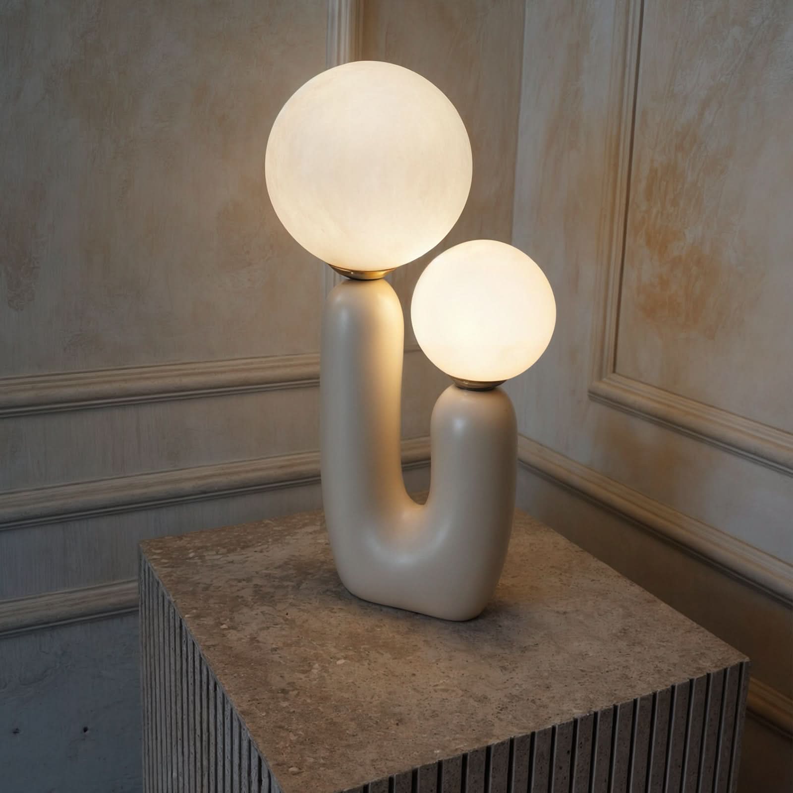 LIORA Geometrische Lampe Zeitlose Eleganz Raumbeleuchtung