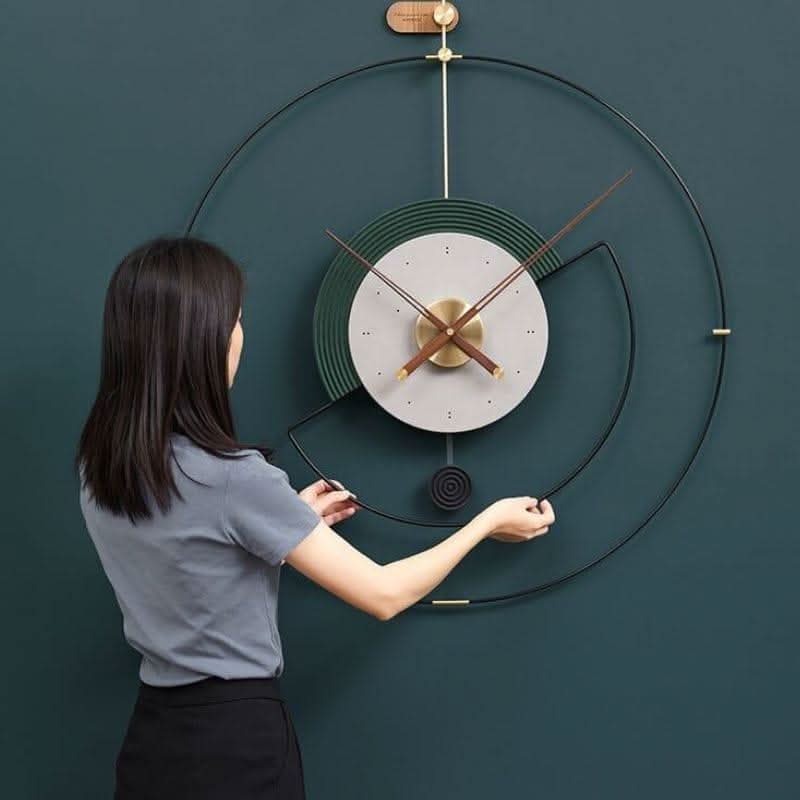 ZEPHYRA Veredelte Metallrahmen-Wanduhr Mit leisem Quarzwerk Und Moderne Gestaltung