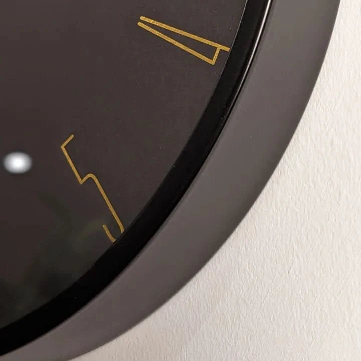 Omi - Luxuriöse Runde Wanduhr
