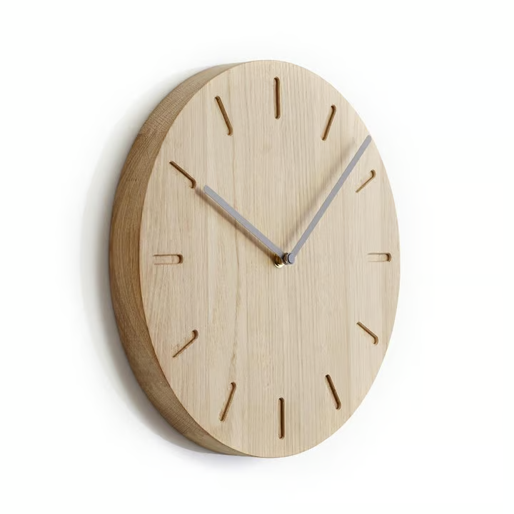 OAKVANE Watch Out Wanduhr – Skandinavische Eichen-Wanduhr Mit Messingzeigern