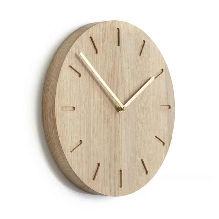 OAKVANE Watch Out Wanduhr – Skandinavische Eichen-Wanduhr Mit Messingzeigern