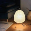 Serafina – Schriftrollen-Inspirierte Tischlampe