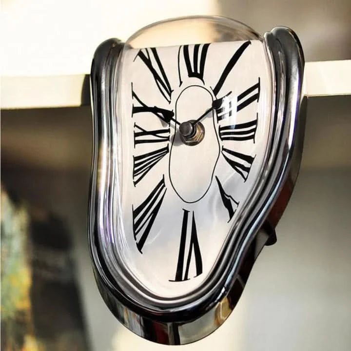 Cali - Surrealistische Tropfende Wanduhr