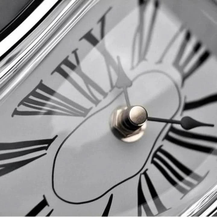 Cali - Surrealistische Tropfende Wanduhr