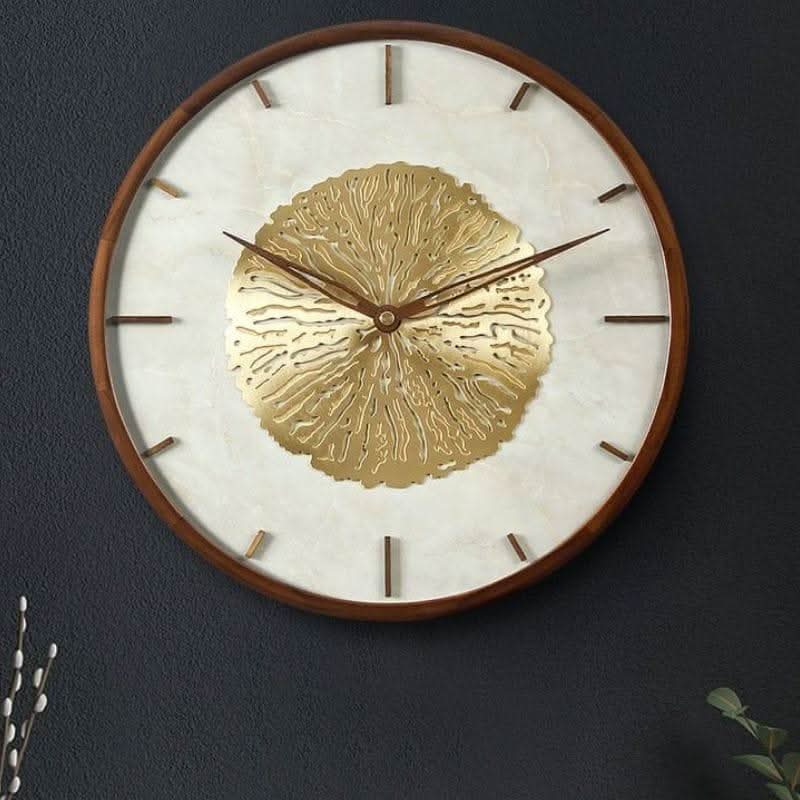 FIORAELLE Goldene Blüten-Wanduhr Walnusskupfer Elegantes Kunstvolles Design