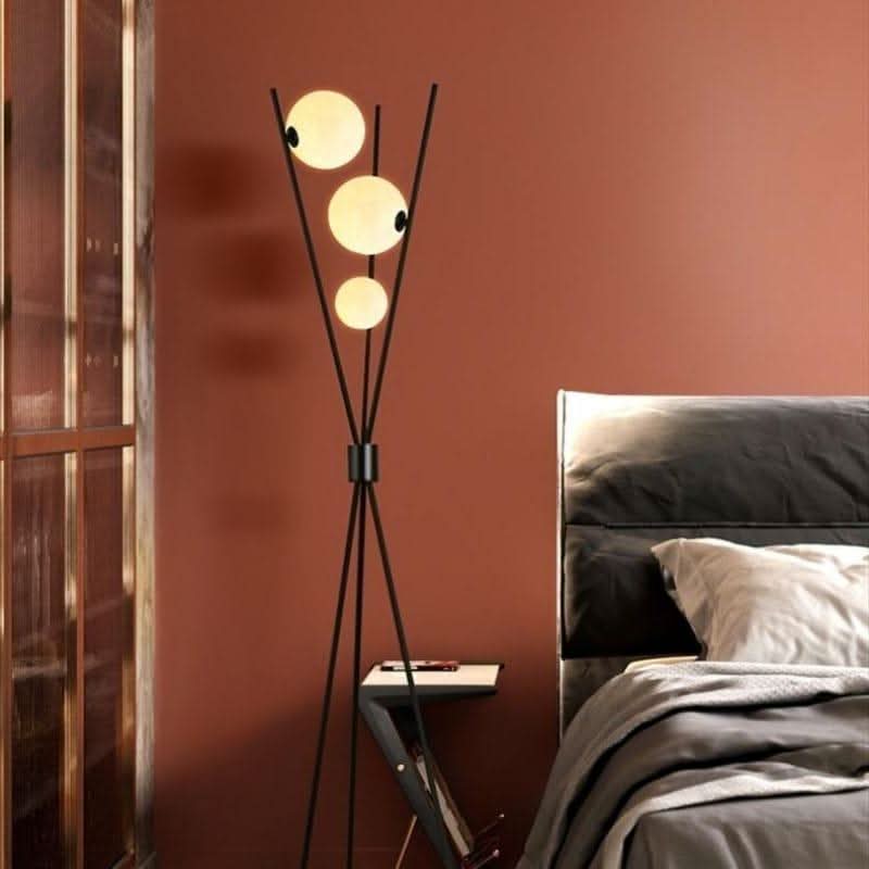 DAPHNE Opal Kugel Stehlampe Schwarzer Metallrahmen Drei Opalglaskugeln Modernes Design
