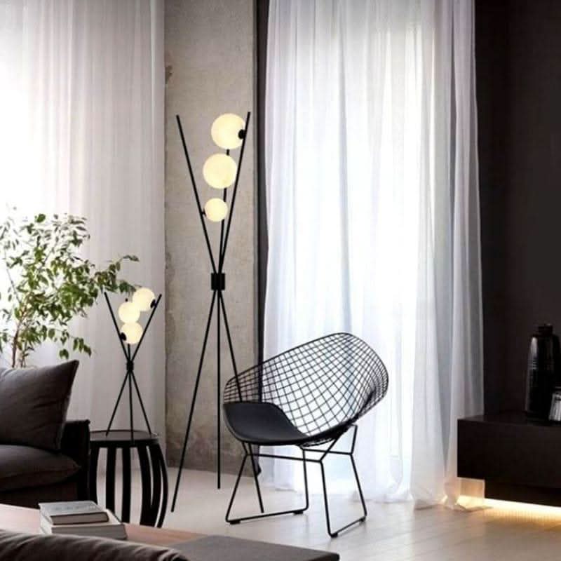 DAPHNE Opal Kugel Stehlampe Schwarzer Metallrahmen Drei Opalglaskugeln Modernes Design