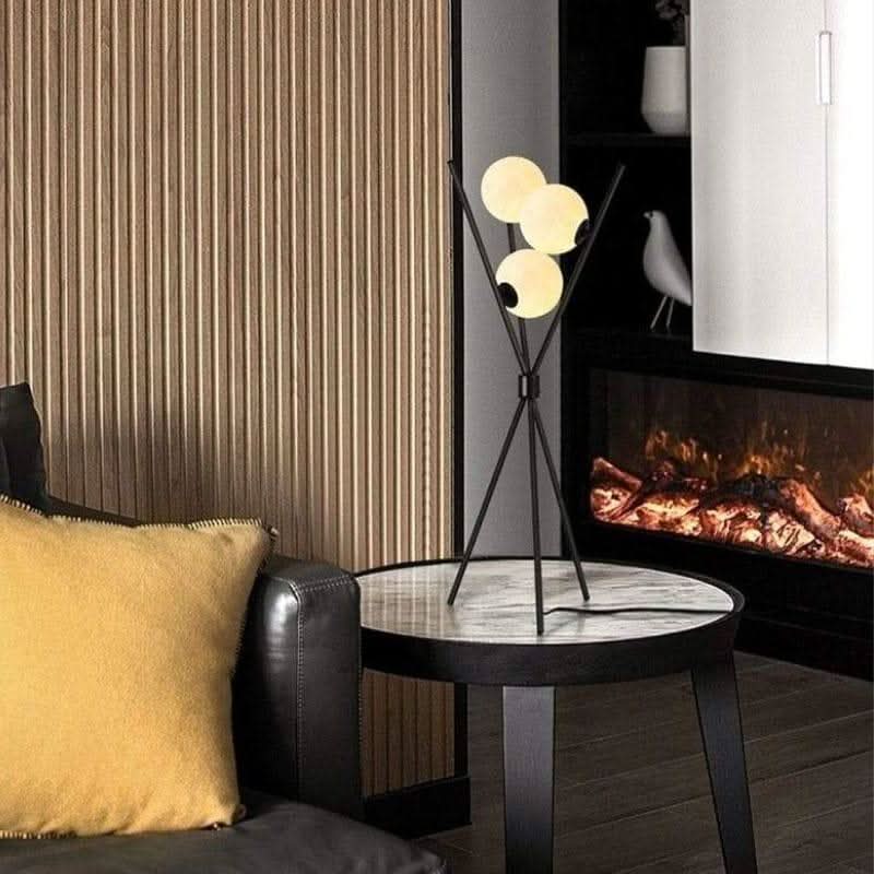 DAPHNE Opal Kugel Stehlampe Schwarzer Metallrahmen Drei Opalglaskugeln Modernes Design