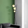 DAPHNE Opal Kugel Stehlampe Schwarzer Metallrahmen Drei Opalglaskugeln Modernes Design