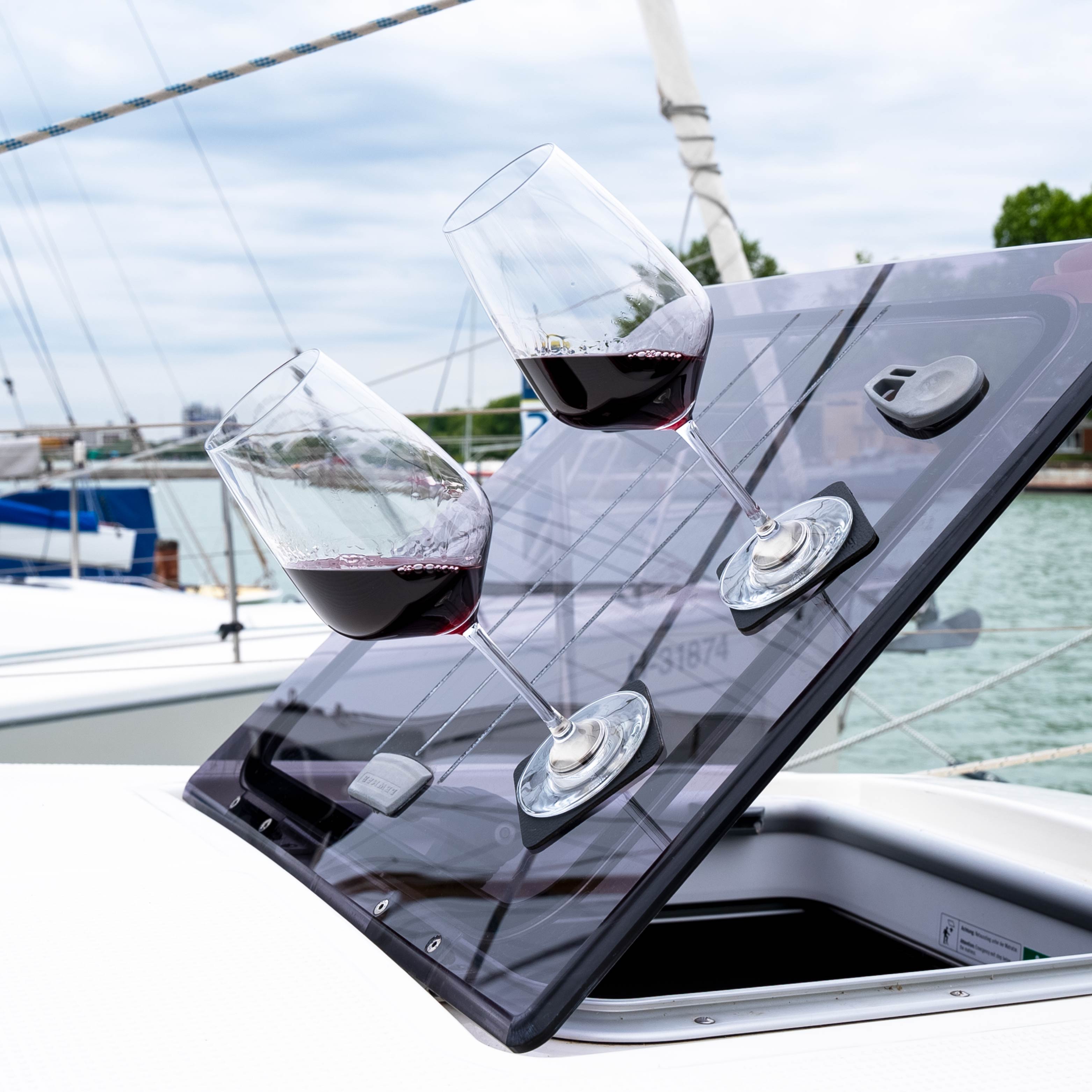 Magnetic crystal glasses WINE